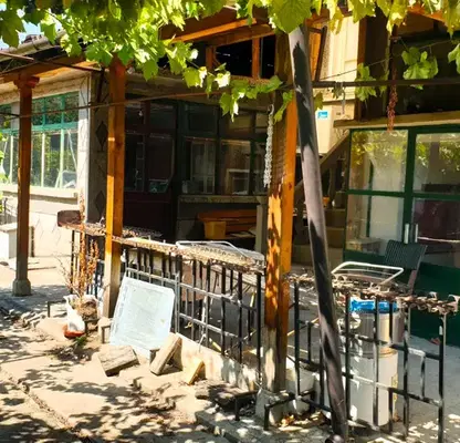 Снимка 3 — Просторна къща с двор в с. Дойренци, област Ловеч