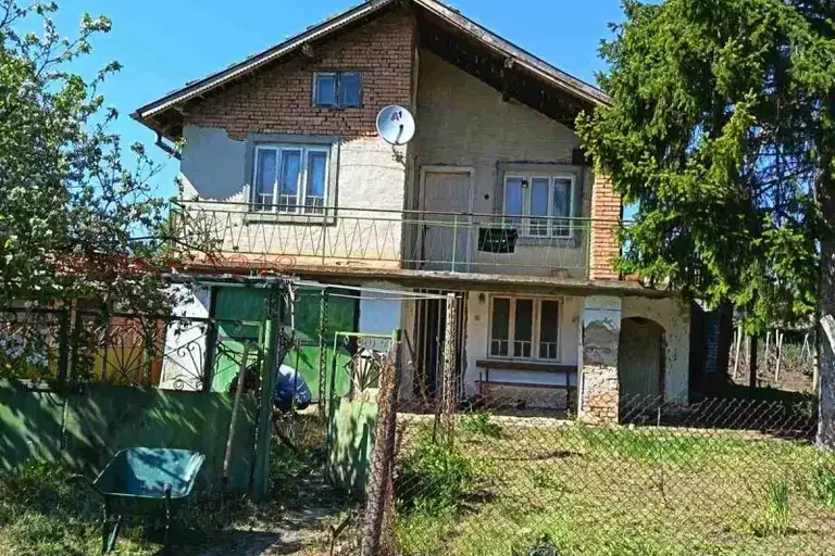2-room house in Dolina village, Dobrich region with well