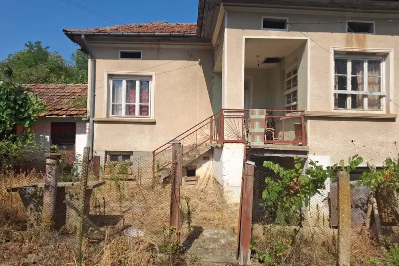3-room house in Dolna Beshovitsa village, Vratsa region with yard