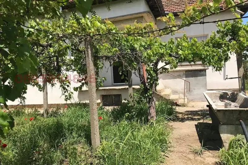 Къща с 2 стаи в с. Долна Диканя, област Перник