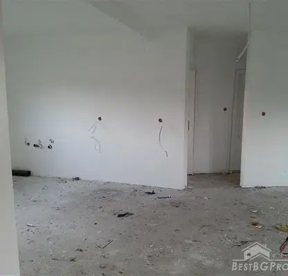 Снимка 4 — Къща с 15 стаи в с. Долно Ябълково с голям двор