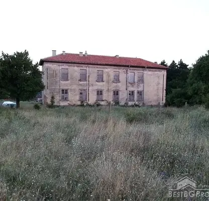 Снимка 5 — Къща с 15 стаи в с. Долно Ябълково с голям двор