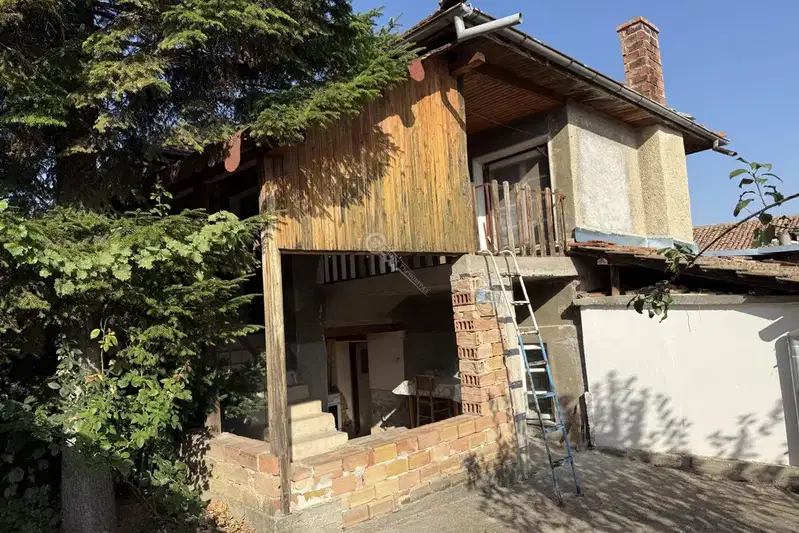 House with 2 bedrooms and garage in Dragizhevo village, Veliko Tarnovo region