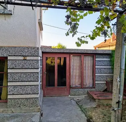 Снимка 4 — Двуетажна къща с гараж в с. Драгижево, обл. Велико Търново