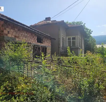 Снимка 2 — Къща с 2 стаи и двор в с. Дрен, област Перник