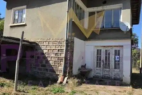 Двуетажна къща с 5 стаи в с. Дружево, област София