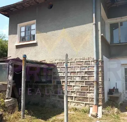 Снимка 4 — Двуетажна къща с 5 стаи в с. Дружево, област София