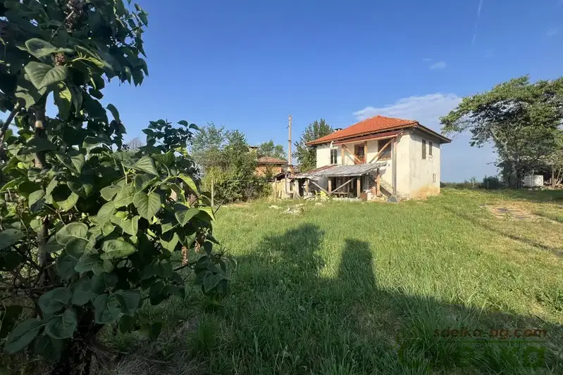 3-room house in Genchovtsi village, Gabrovo region, with yard and pool