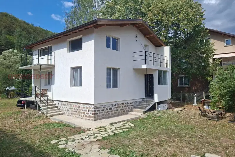 House in Sofia, Ginci