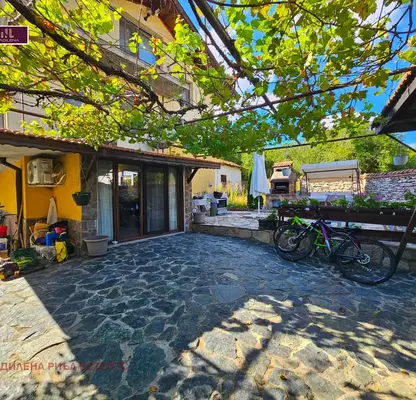 Photo 2 — 5-room house in Golema Rakovitsa village with barbecue area
