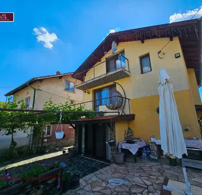 Photo 3 — 5-room house in Golema Rakovitsa village with barbecue area