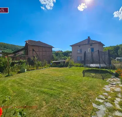 Photo 5 — 5-room house in Golema Rakovitsa village with barbecue area