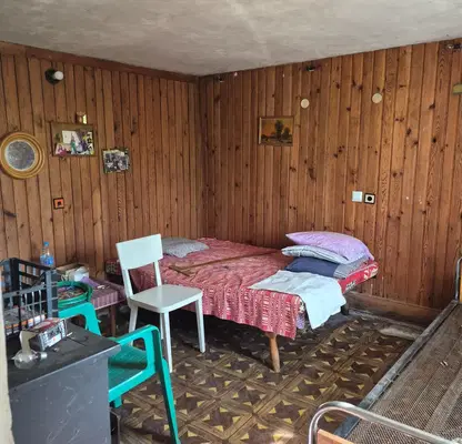 Снимка 2 — Къща 30 кв.м. в с. Горна Брестница с двор и южно изложение