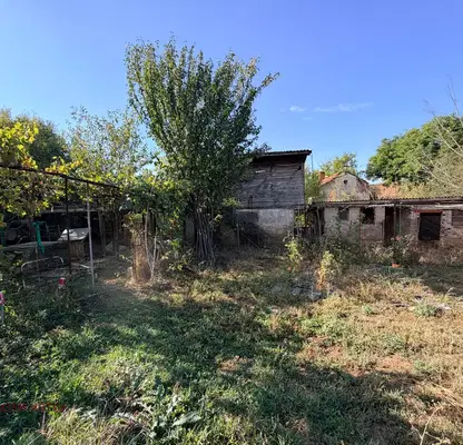Снимка 3 — Кирпична къща с две сгради в с. Горна Диканя, област Перник