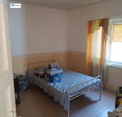 Снимка 3 — Двуетажна къща с 3 спални и голям двор в с. Гостилица