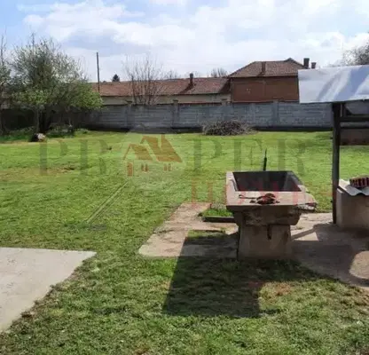 Photo 3 — Spacious house with yard and outbuildings in Gradishte village
