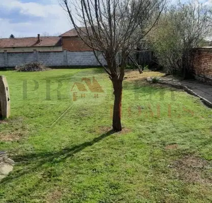 Photo 4 — Spacious house with yard and outbuildings in Gradishte village