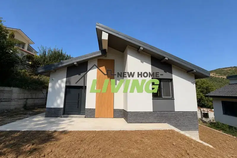 Detached house with 3 bedrooms and garages in Galabovo village