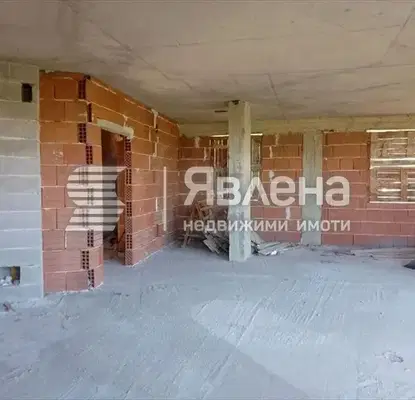 Photo 2 — Spacious 6-room house with large yard in Izgrev village, Blagoevgrad