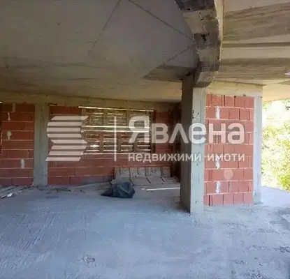 Photo 4 — Spacious 6-room house with large yard in Izgrev village, Blagoevgrad