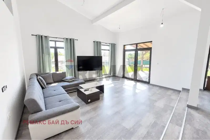 House with 3 bedrooms in Izgrev village, Varna region, with yard