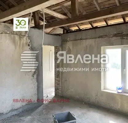 Снимка 5 — Двуетажна къща с двор в с. Изгрев, област Варна
