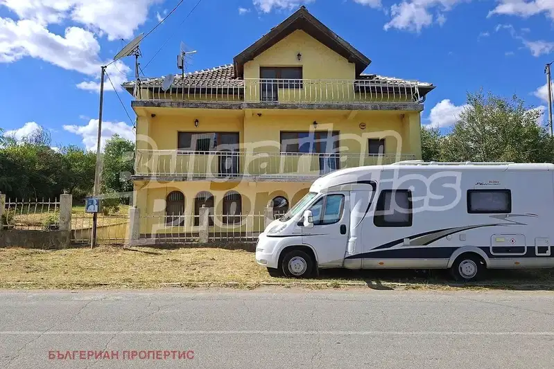 Просторна къща с 3 нива в с. Изгрев, обл. Ямбол