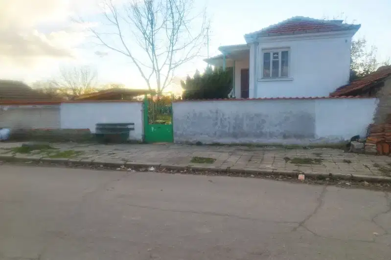 Two-storey house with 4 rooms and large yard in Kalekovets village