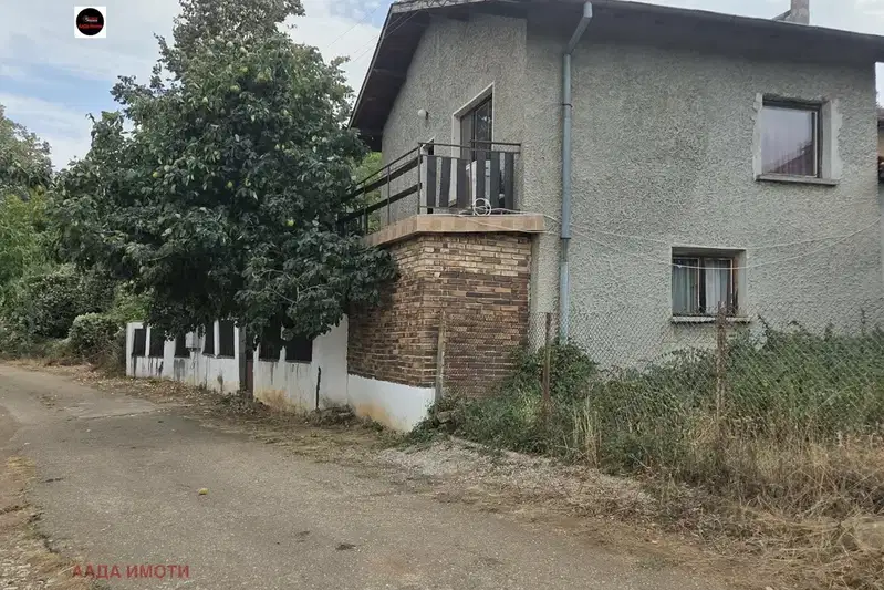 Къща с 3 спални и тераса в с. Ново Бърдо, обл. София