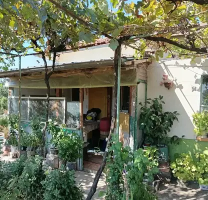 Снимка 4 — Къща с 2 стаи в с. Калояновец, област Стара Загора, с веранда