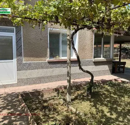 Снимка 5 — Къща с 6 стаи в с. Калояново, област Пловдив, с гараж