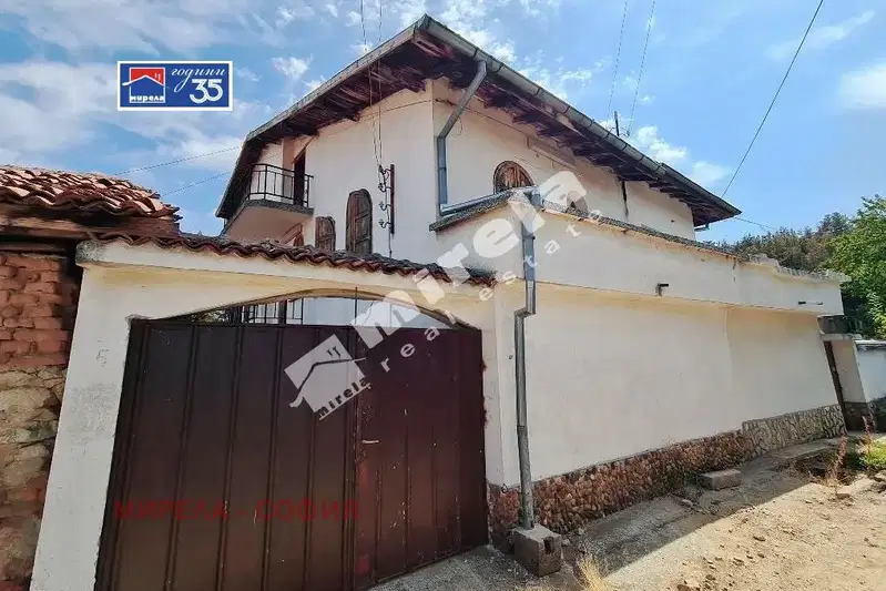 Масивна 3-стаен къща с тераси в с. Калугерово, област Пазарджик