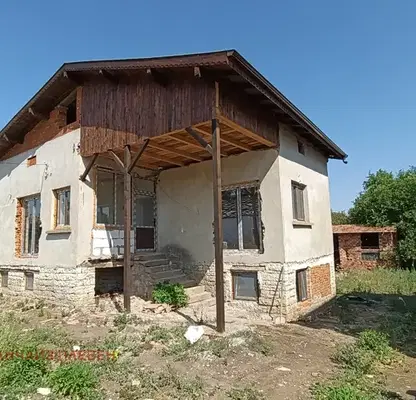 Снимка 2 — Двуетажна къща с голям двор в с. Камено поле, обл. Враца