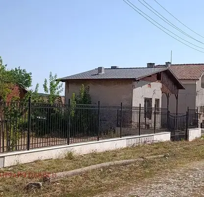 Снимка 3 — Двуетажна къща с голям двор в с. Камено поле, обл. Враца