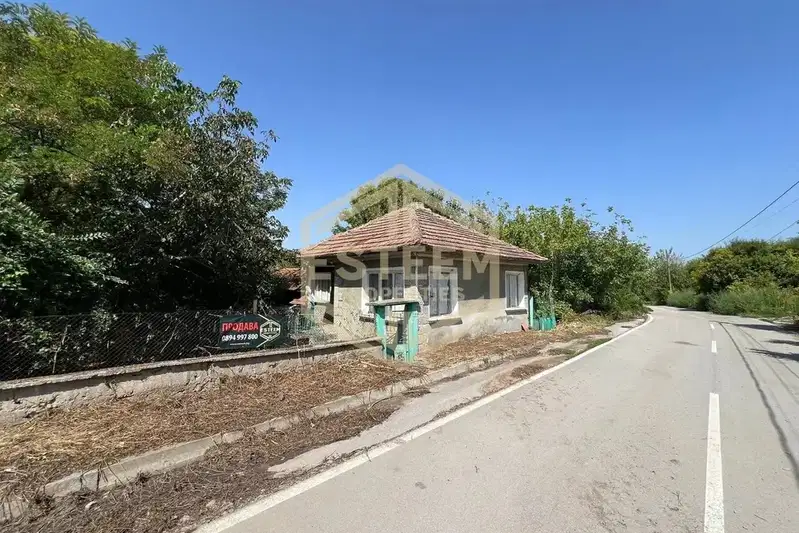 House with yard in Karamanovo village, Ruse region, for renovation