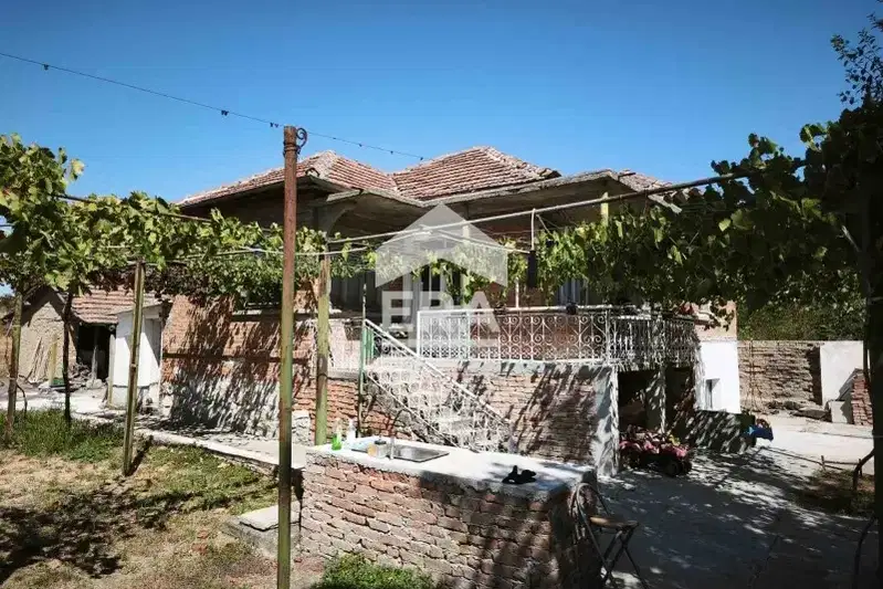 House with 3 rooms and large yard in Karavelovo village, Yambol region