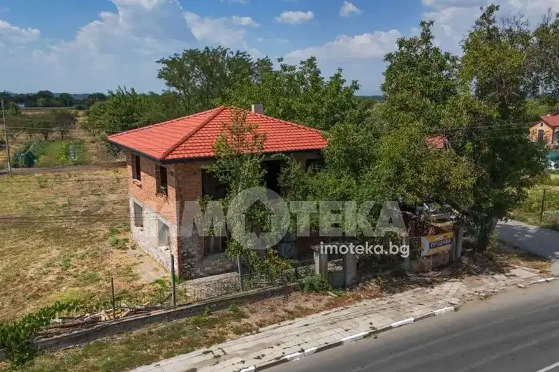 6-room house in Kochevo village, Plovdiv region with garage