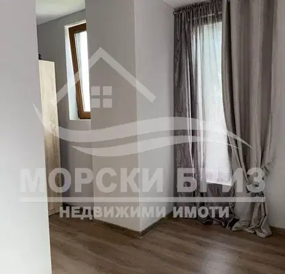 Снимка 3 — Двуетажна къща с 2 спални в с. Кошарица, басейн и охрана