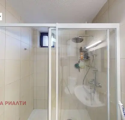 Снимка 5 — Двуетажна къща с 3 спални в с. Кошарица, комплекс с басейни