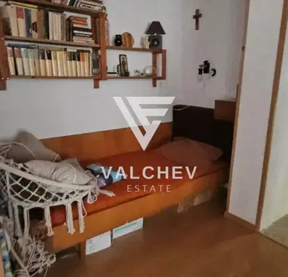 Снимка 4 — Двуетажна къща с 4 стаи в с. Кранево, просторен двор