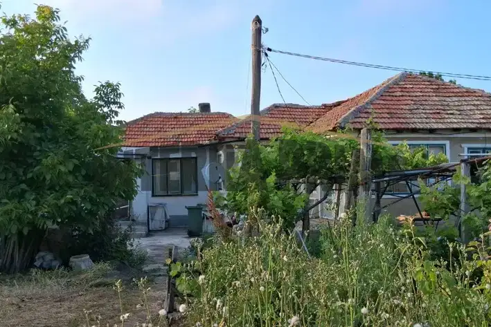 House in Dobrich, Krapec
