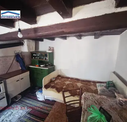 Снимка 5 — Двуетажна къща с двор и панорамна гледка в с. Красен