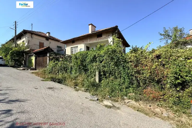 Two-storey house with yard in Kremen village, Blagoevgrad region
