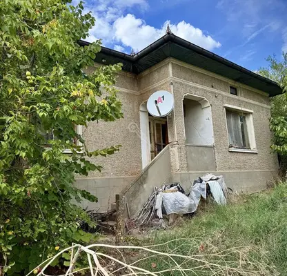 Снимка 2 — Самостоятелна къща с 3 стаи в с. Куцина, обл. Велико Търново