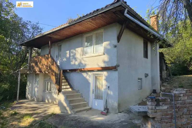 Two-storey house with 3 rooms and yard in Ledenik village, Veliko Tarnovo region