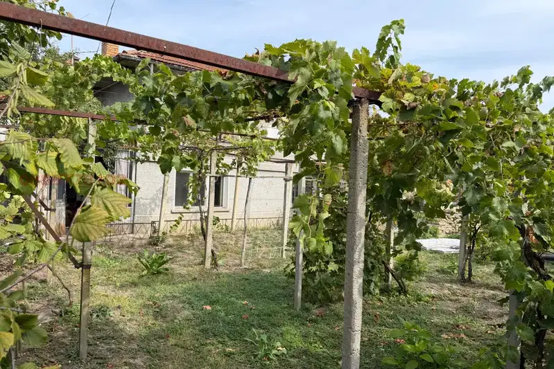House in Veliko Tyrnovo, Ledenik