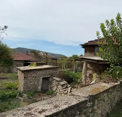 Photo 3 — House in Veliko Tyrnovo, Ledenik