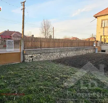 Снимка 4 — Двуетажна къща с голям двор в с. Лехчево, обл. Монтана