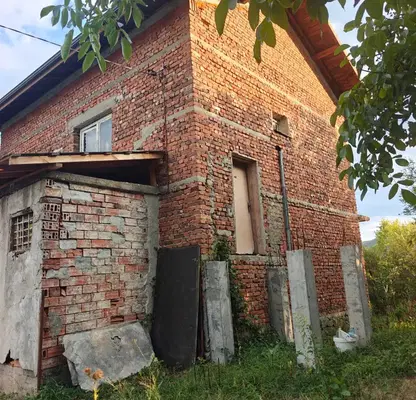 Снимка 4 — Къща с 5 стаи и голяма тераса в с. Лобош, област Перник