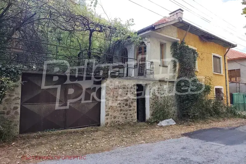House in Sofia, Lopyan